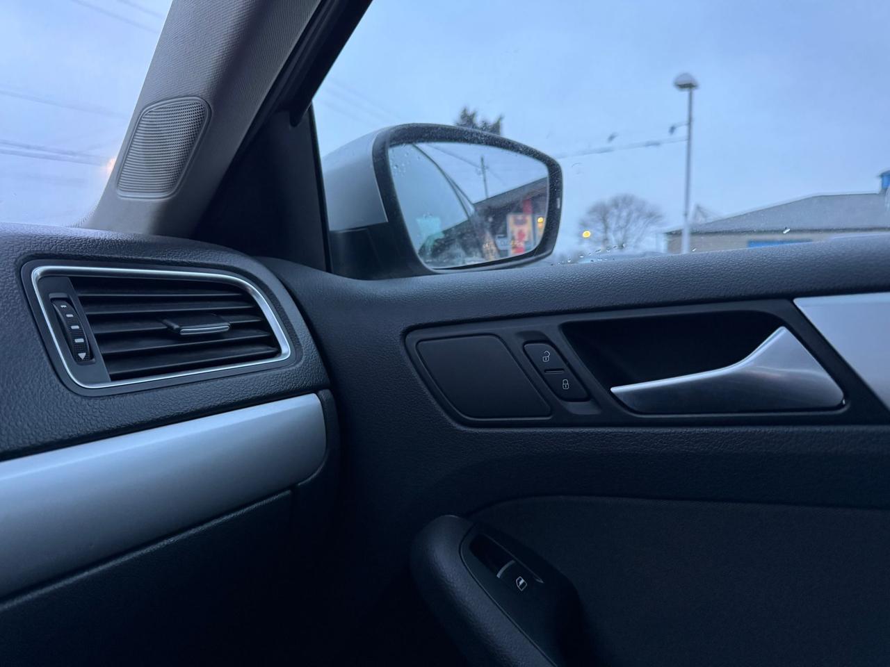 1766299618717