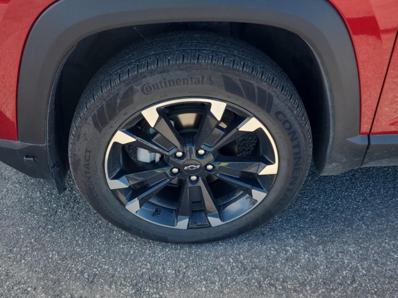 2025 Chevrolet Equinox RS  RS AWD ONE OWNER Photo