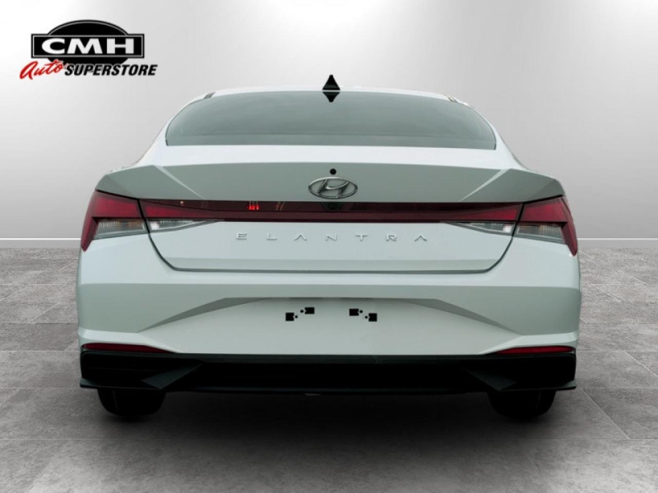 2022 Hyundai Elantra Preferred  **APPLE CP - BLIND SPOT** Photo