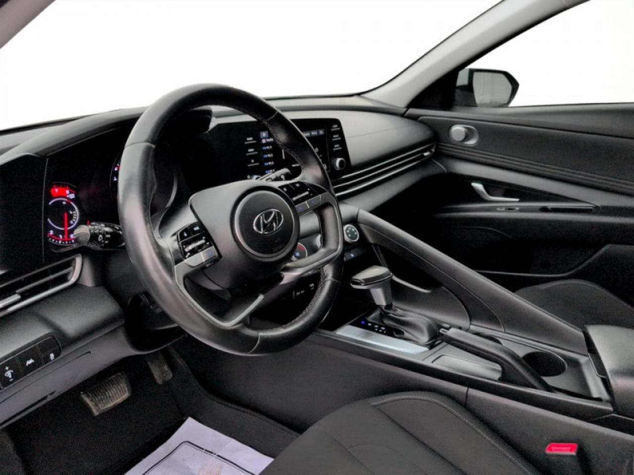 2022 Hyundai Elantra Preferred  **APPLE CP - BLIND SPOT** Photo