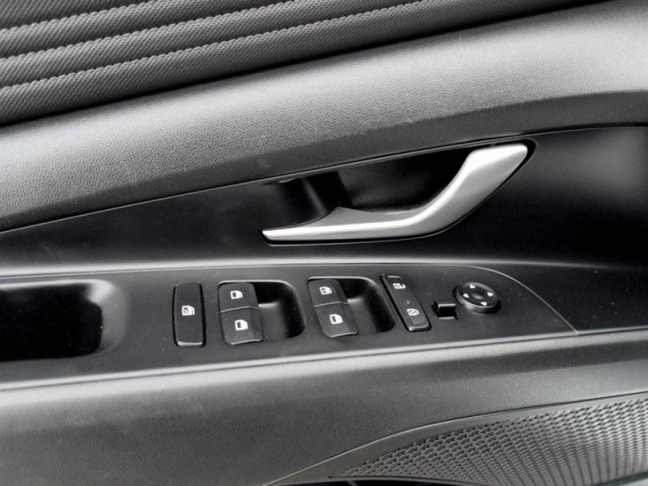 2022 Hyundai Elantra Preferred  **APPLE CP - BLIND SPOT** Photo