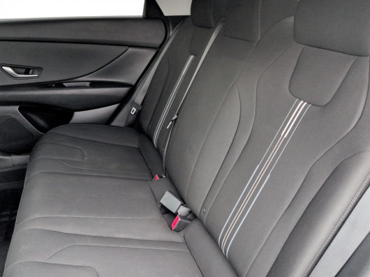 2022 Hyundai Elantra Preferred Photo