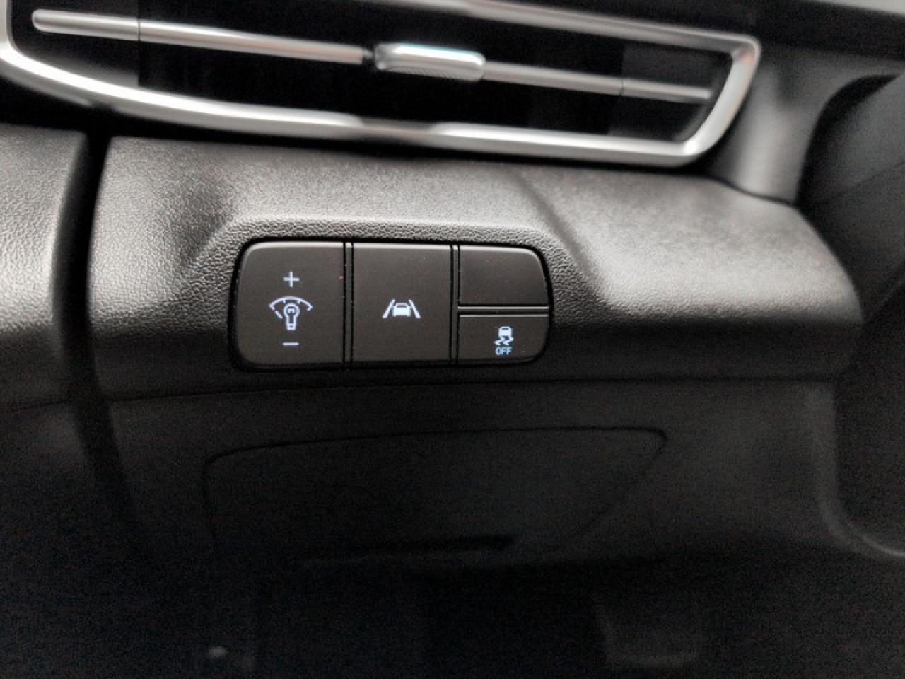 2022 Hyundai Elantra Preferred  **APPLE CP - BLIND SPOT** Photo