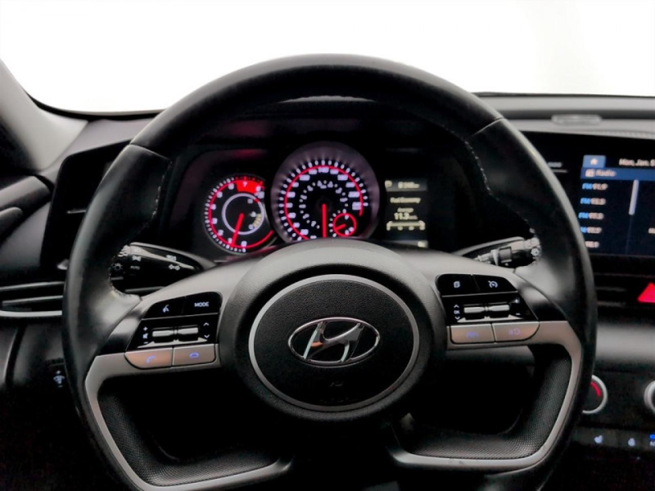 2022 Hyundai Elantra Preferred Photo
