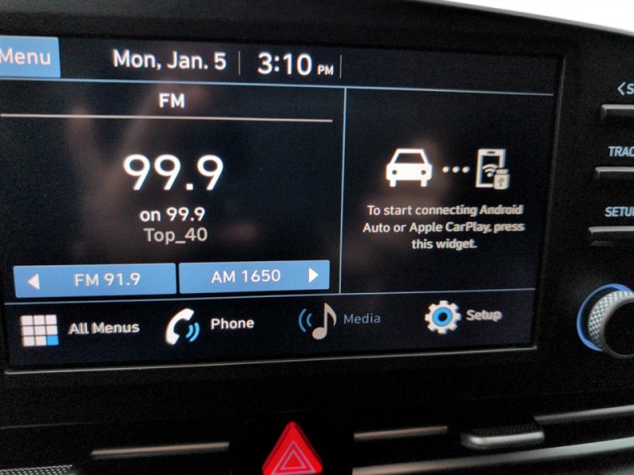 2022 Hyundai Elantra Preferred  **APPLE CP - BLIND SPOT** Photo