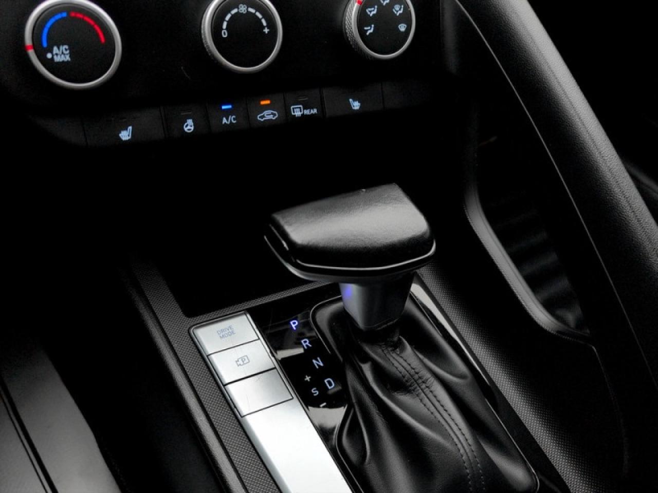 2022 Hyundai Elantra Preferred  **APPLE CP - BLIND SPOT** Photo