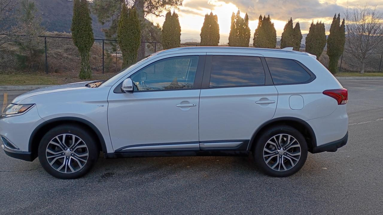 2017 Mitsubishi Outlander SE AWD Photo