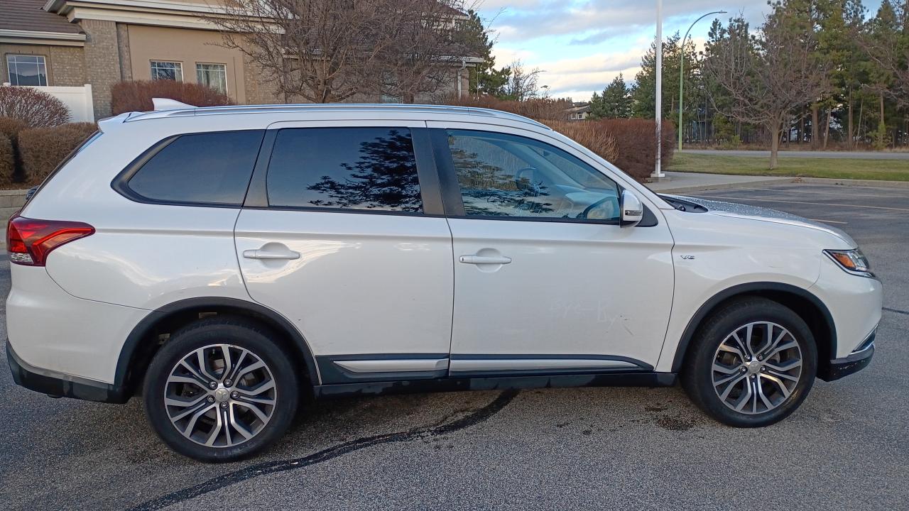 2017 Mitsubishi Outlander SE AWD Photo