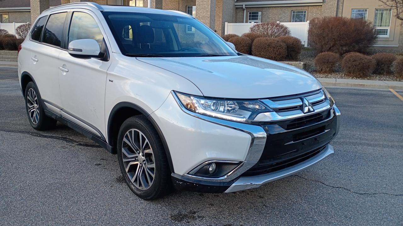 2017 Mitsubishi Outlander SE AWD Photo
