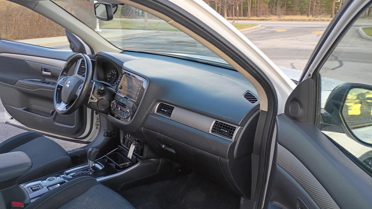2017 Mitsubishi Outlander SE AWD Photo