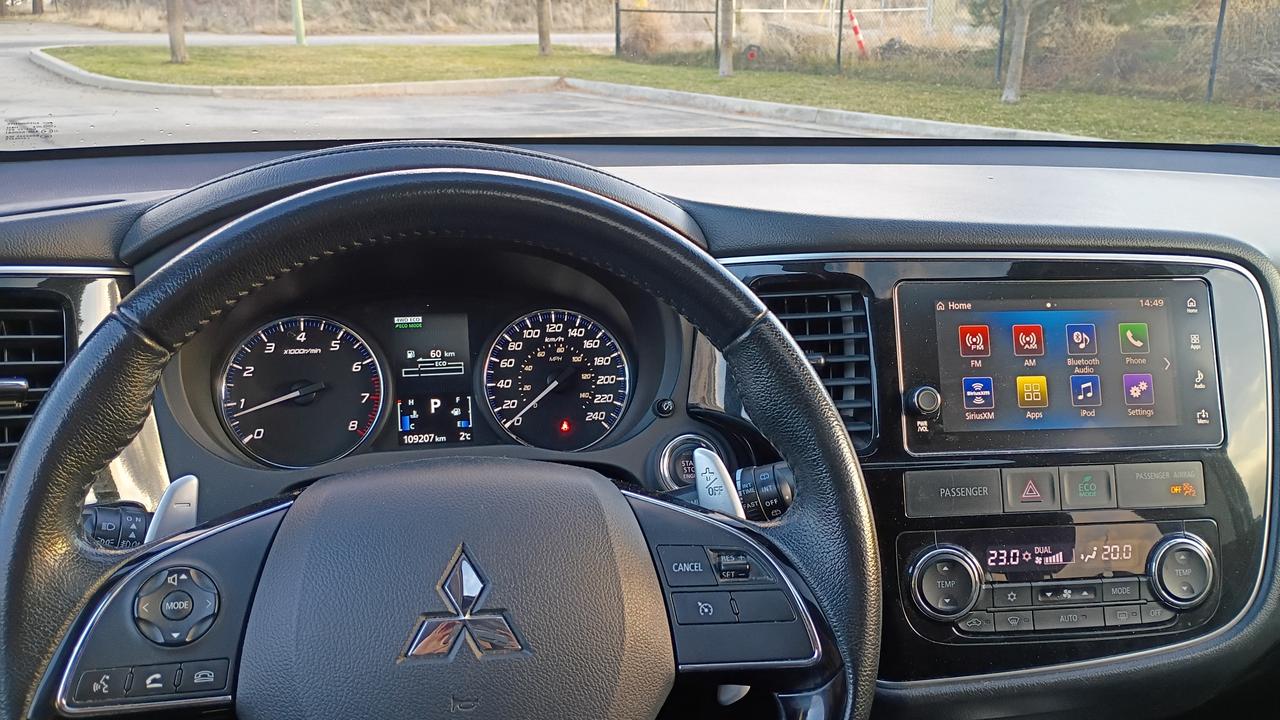 2017 Mitsubishi Outlander SE AWD Photo