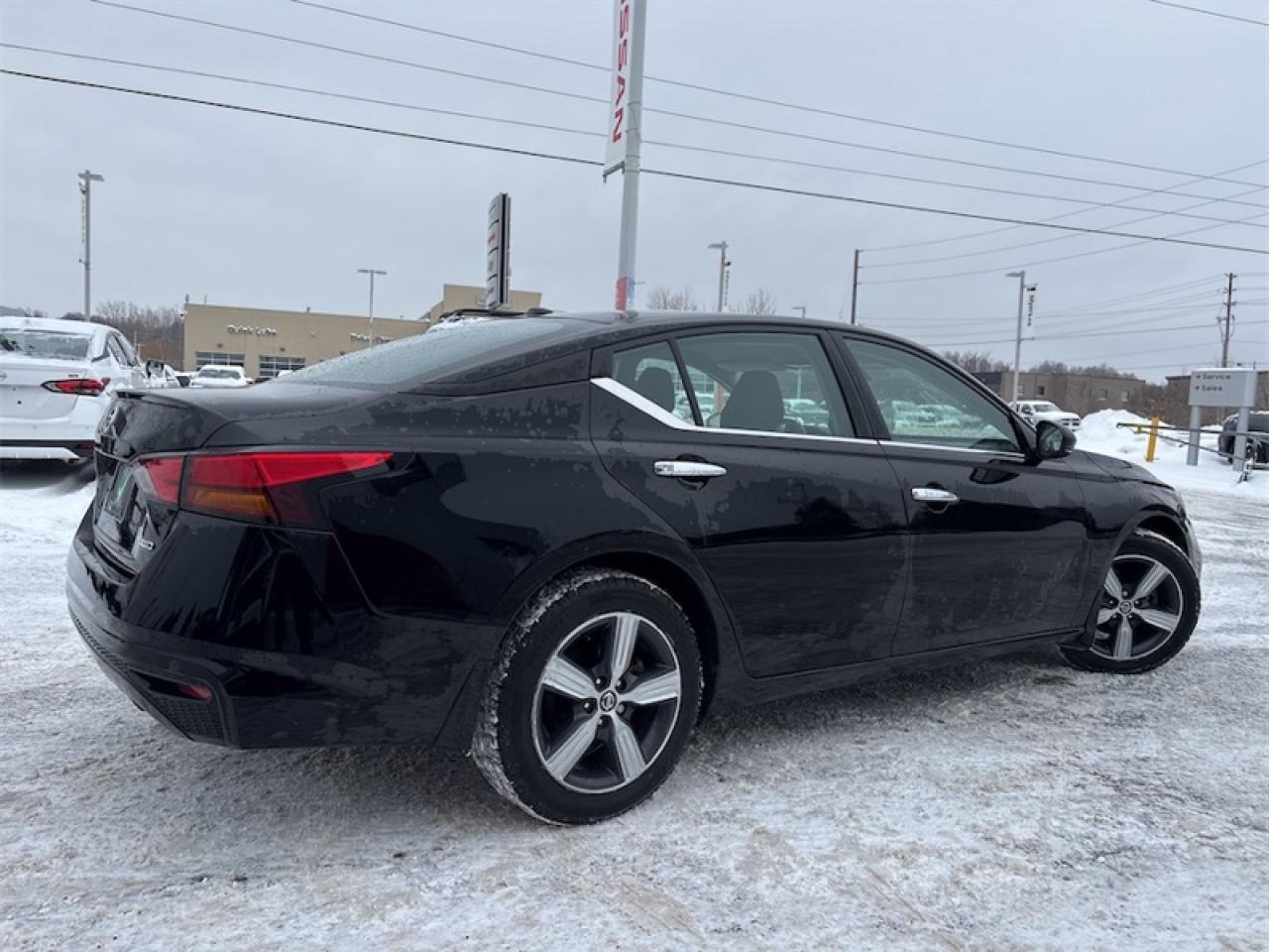 2022 Nissan Altima SE  AWD, Clean CARFAX Photo4