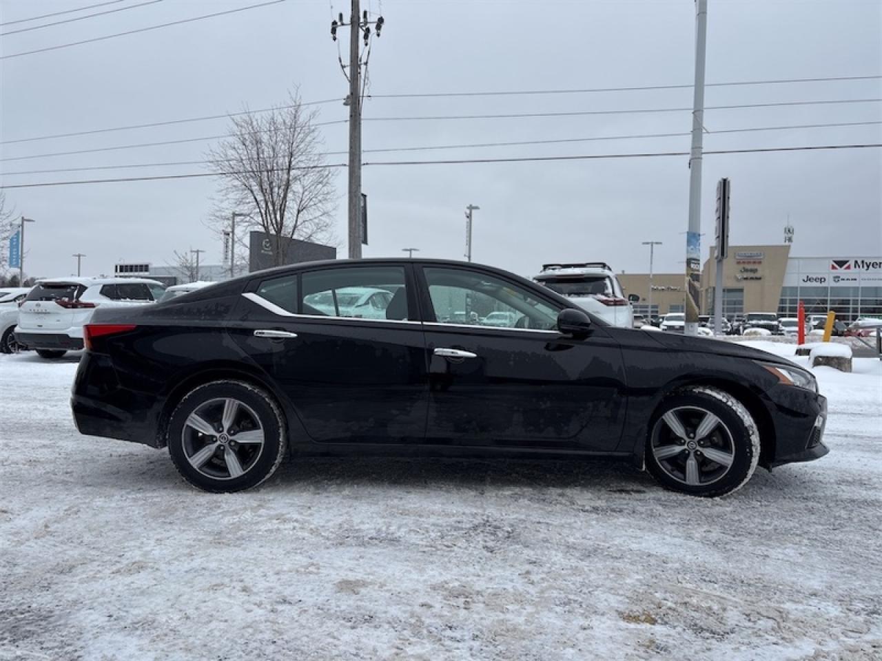 2022 Nissan Altima SE  AWD, Clean CARFAX Photo