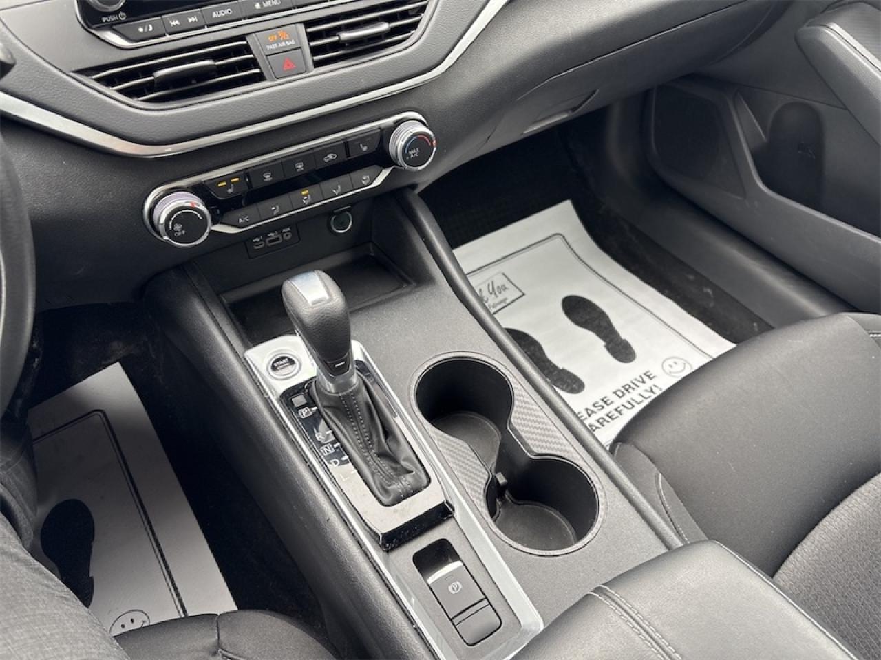 2022 Nissan Altima SE  AWD, Clean CARFAX Photo