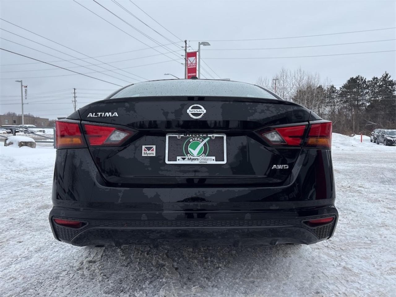 2022 Nissan Altima SE  AWD, Clean CARFAX Photo3