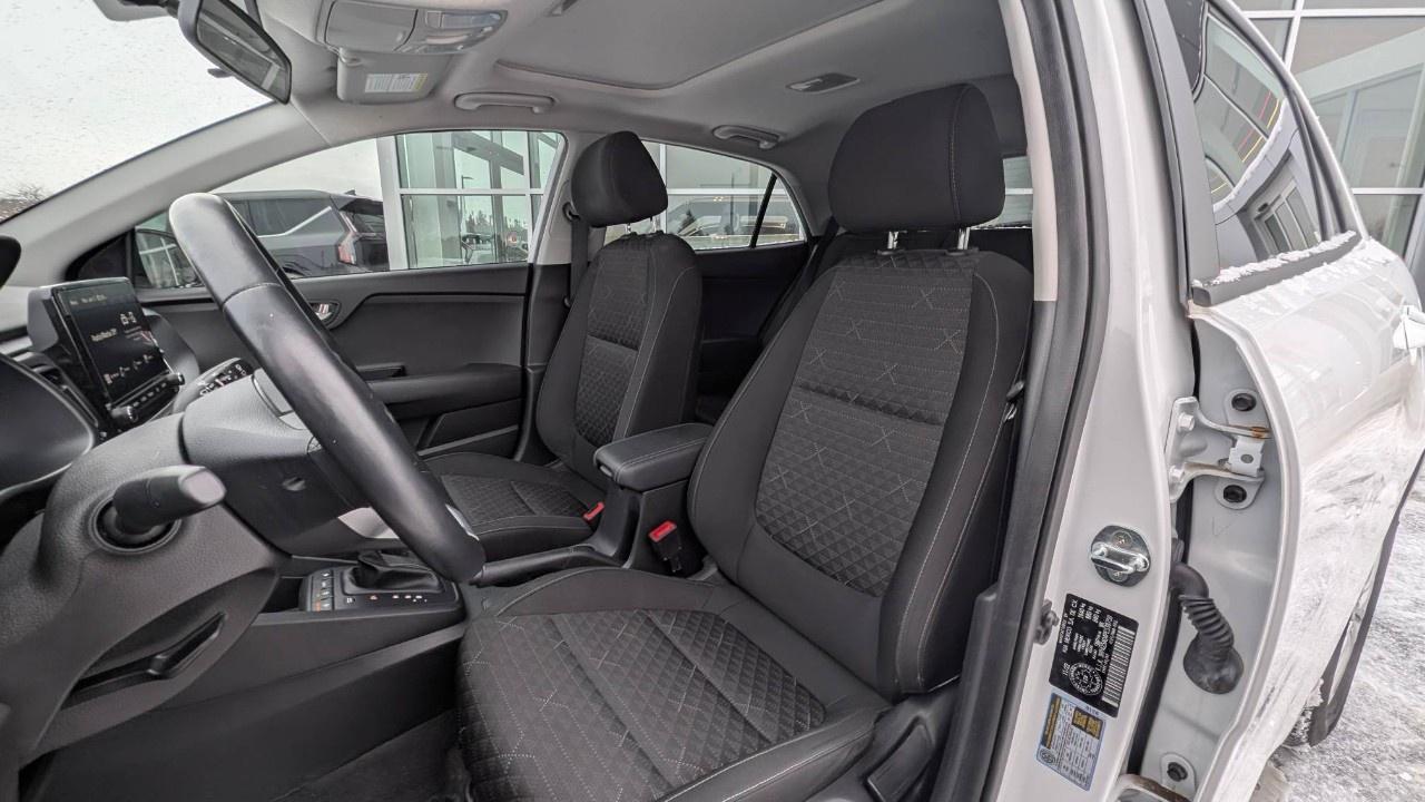 2023 Kia Rio 5-Door LX Premium IVT Photo