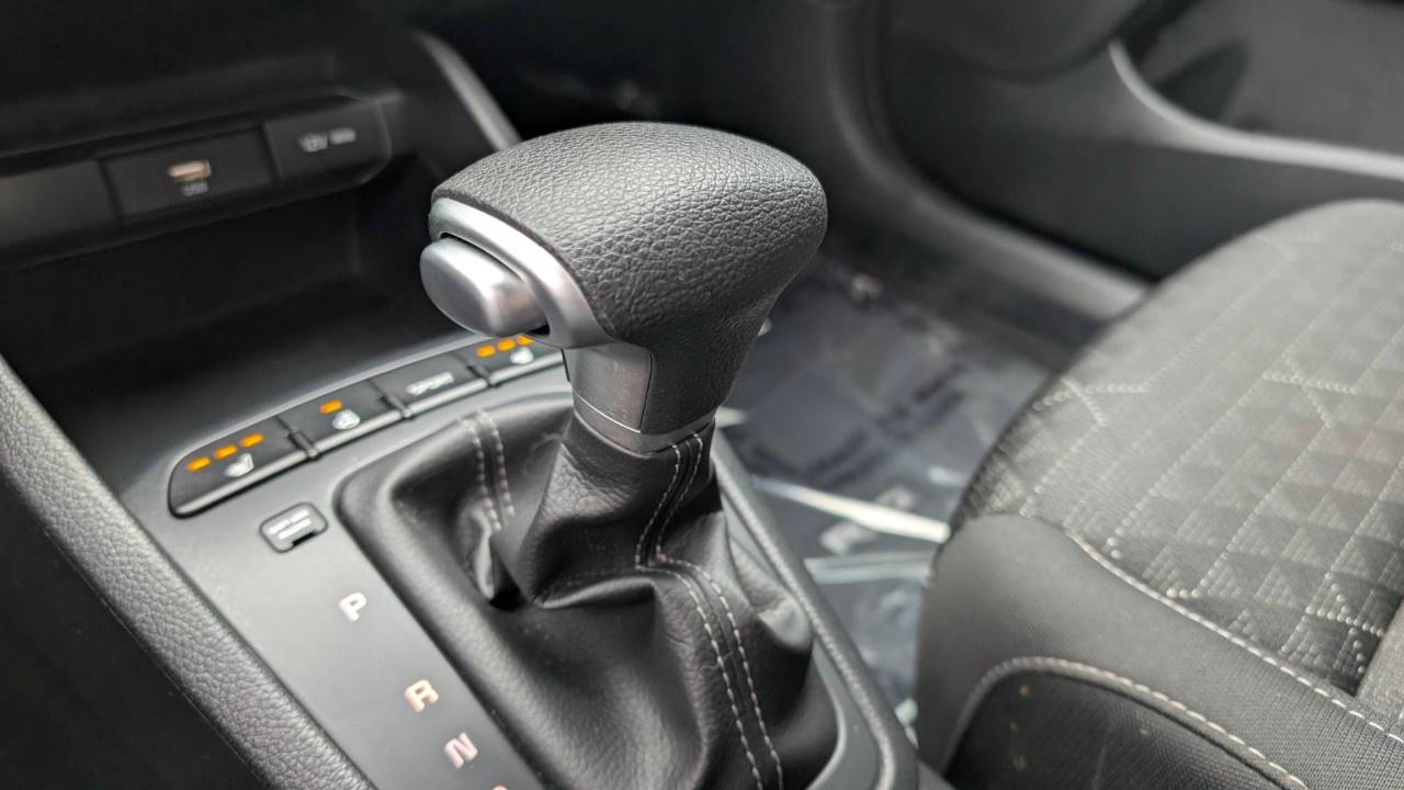 2023 Kia Rio 5-Door LX Premium IVT Photo