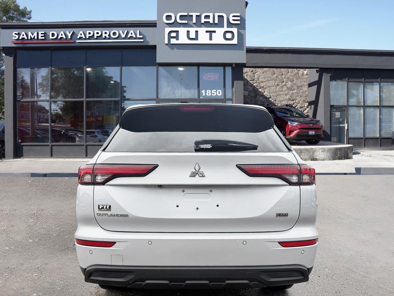 2022 Mitsubishi Outlander ES 4WD Photo