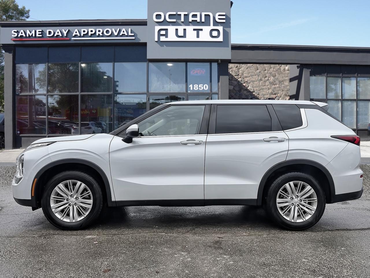 2022 Mitsubishi Outlander ES 4WD Photo2