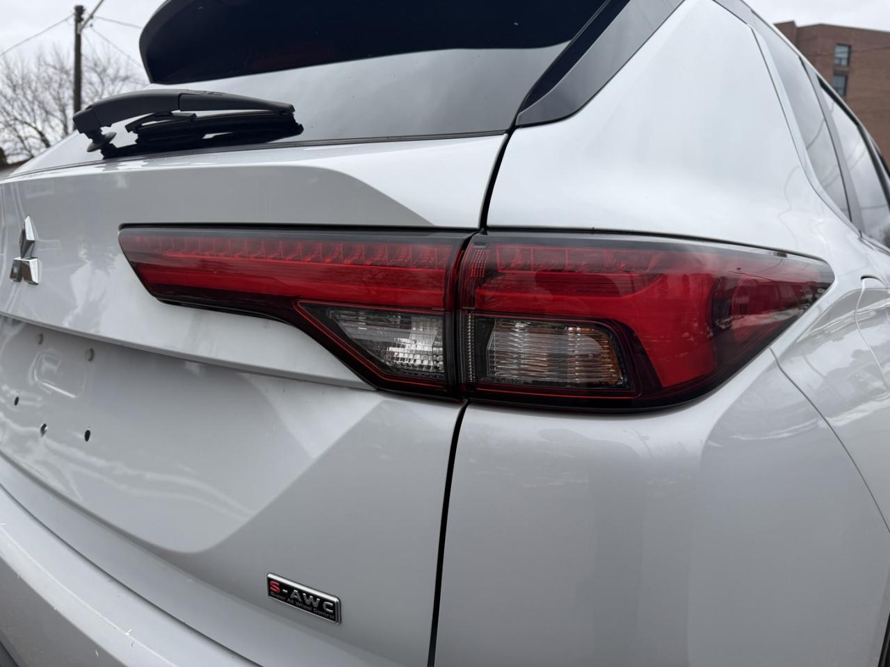2022 Mitsubishi Outlander ES 4WD Photo