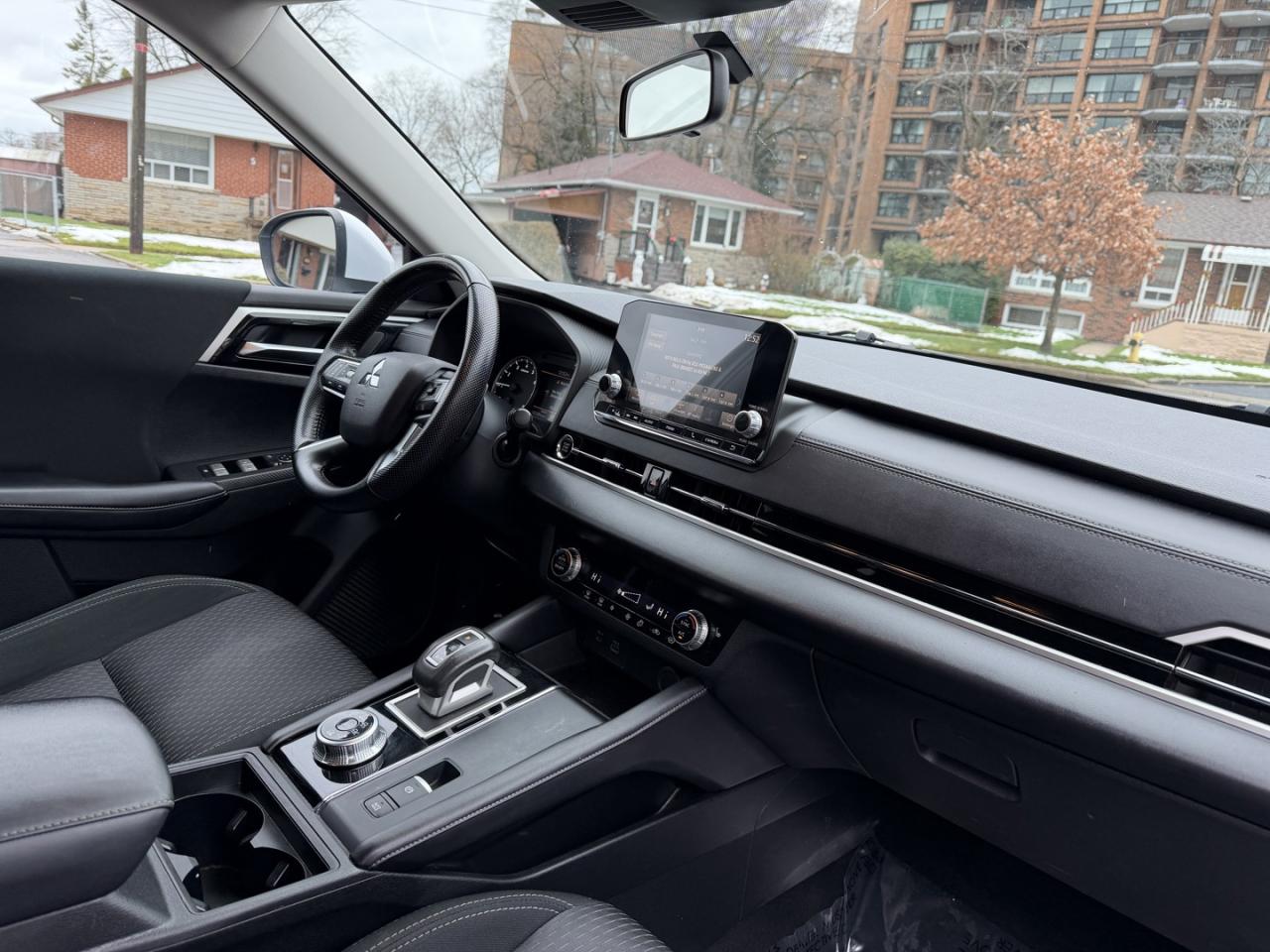 2022 Mitsubishi Outlander ES 4WD Photo