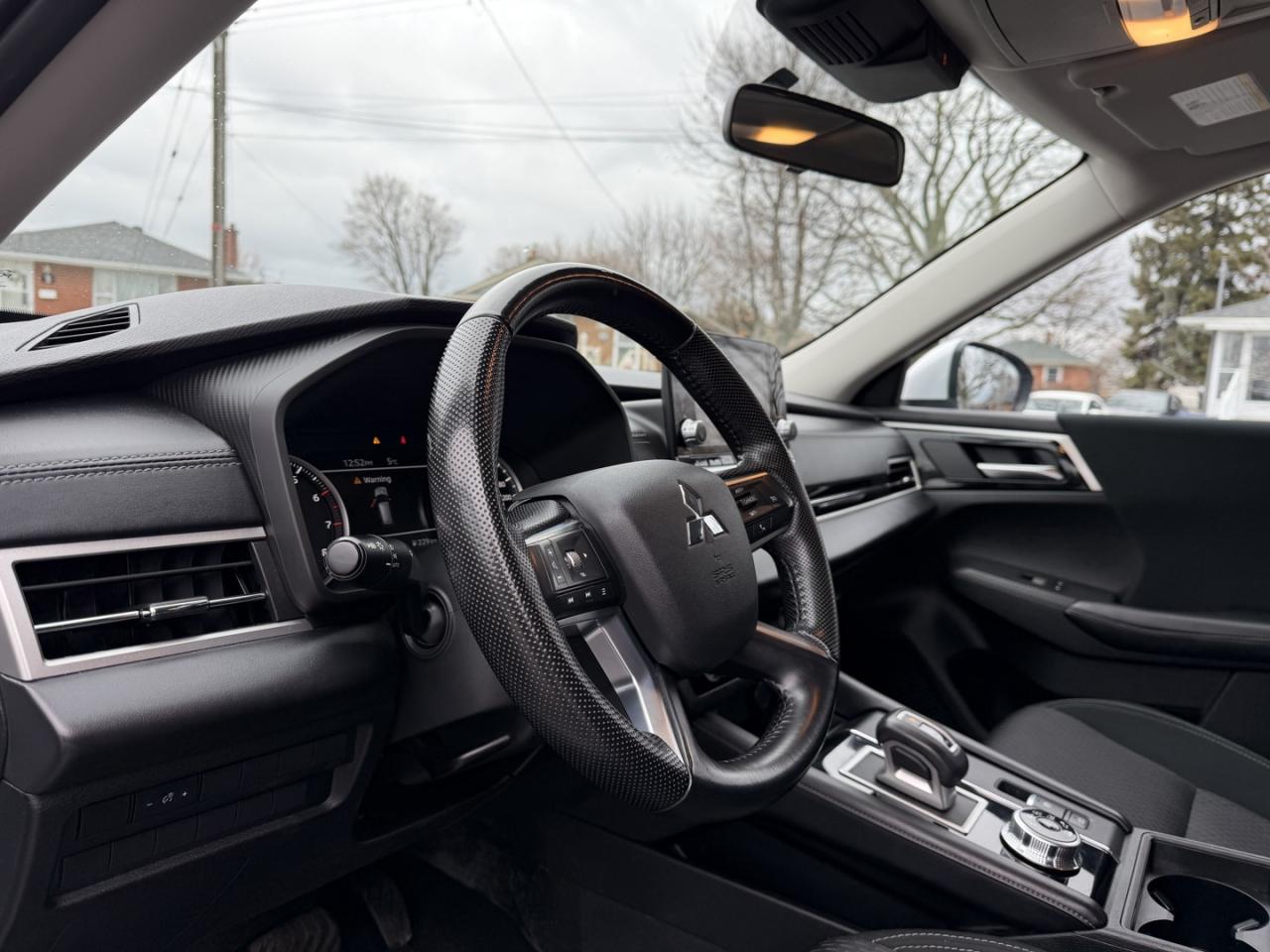 2022 Mitsubishi Outlander ES 4WD Photo