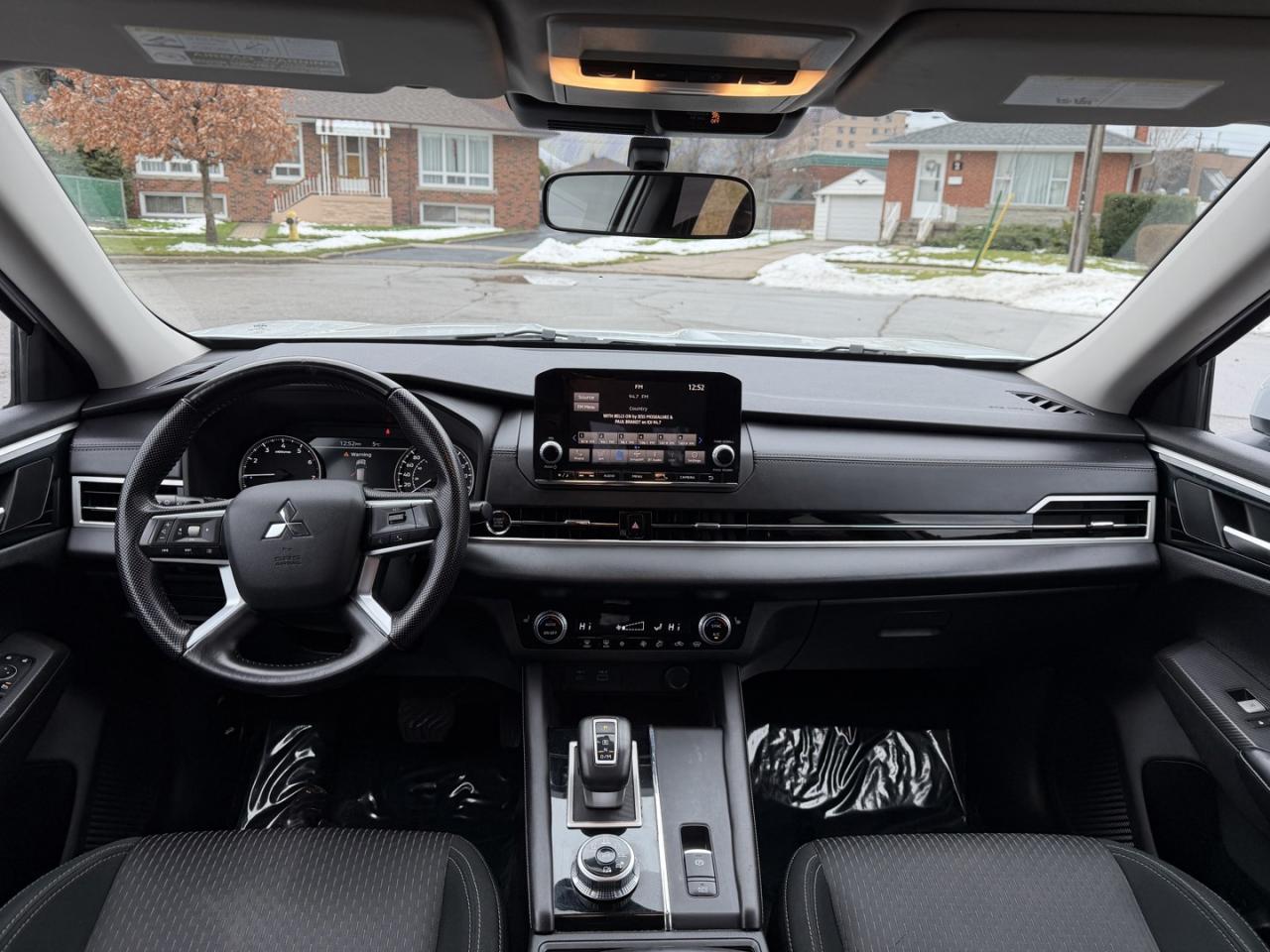 2022 Mitsubishi Outlander ES 4WD Photo