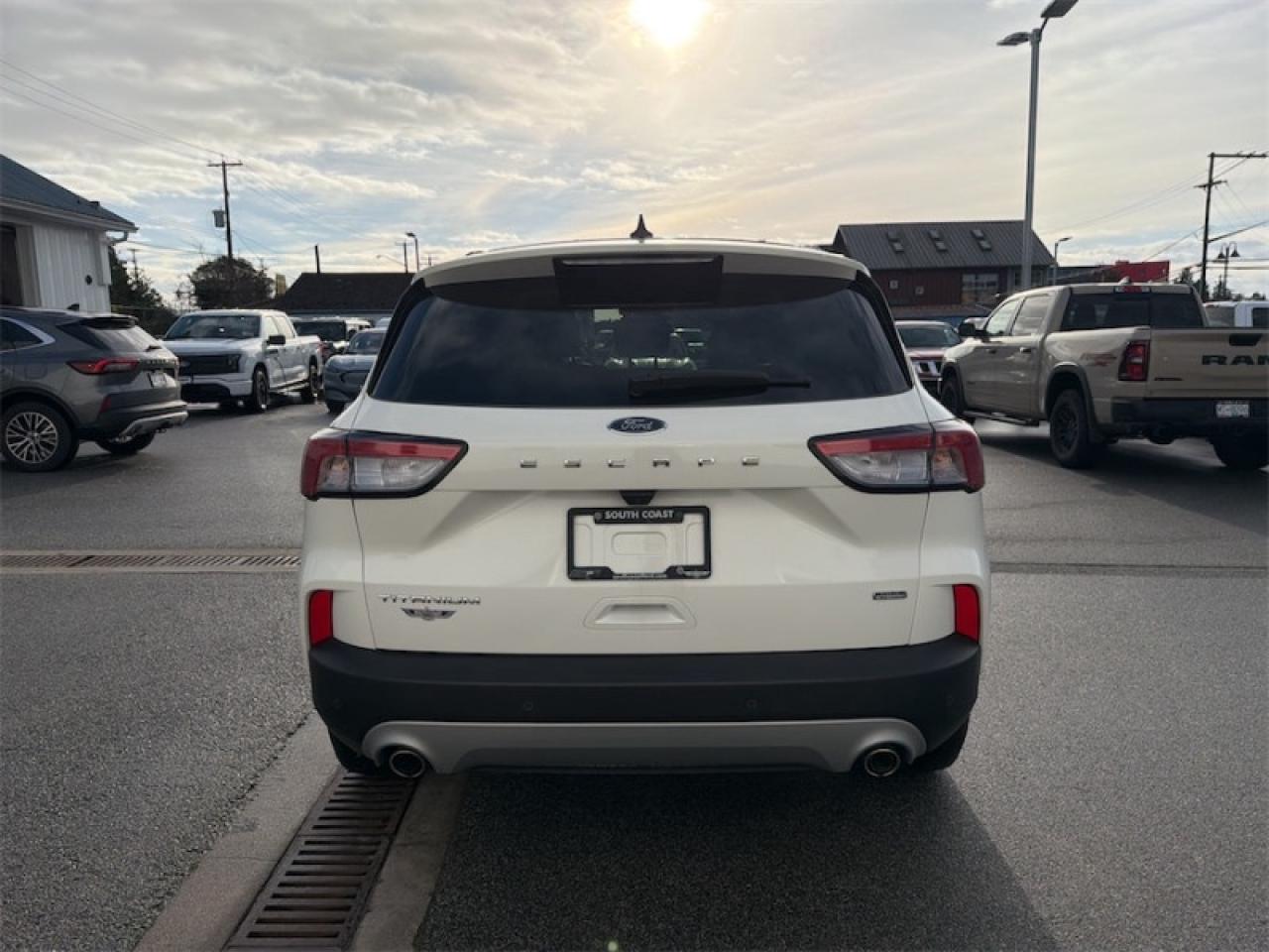 2022 Ford Escape Titanium Plug-In Hybrid  - Sunroof Photo3