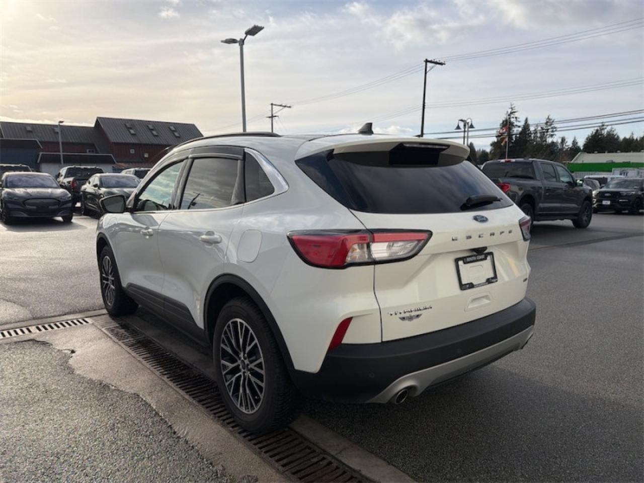 2022 Ford Escape Titanium Plug-In Hybrid  - Sunroof Photo2