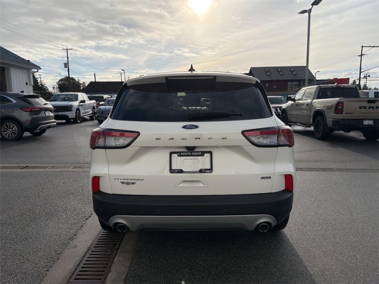 2022 Ford Escape Titanium Plug-In Hybrid  - Sunroof Photo3
