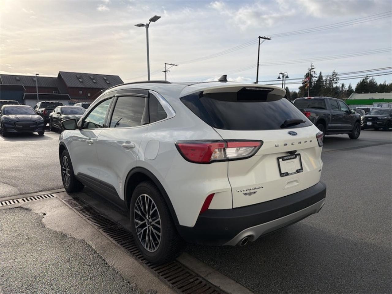 2022 Ford Escape Titanium Plug-In Hybrid  - Sunroof Photo2