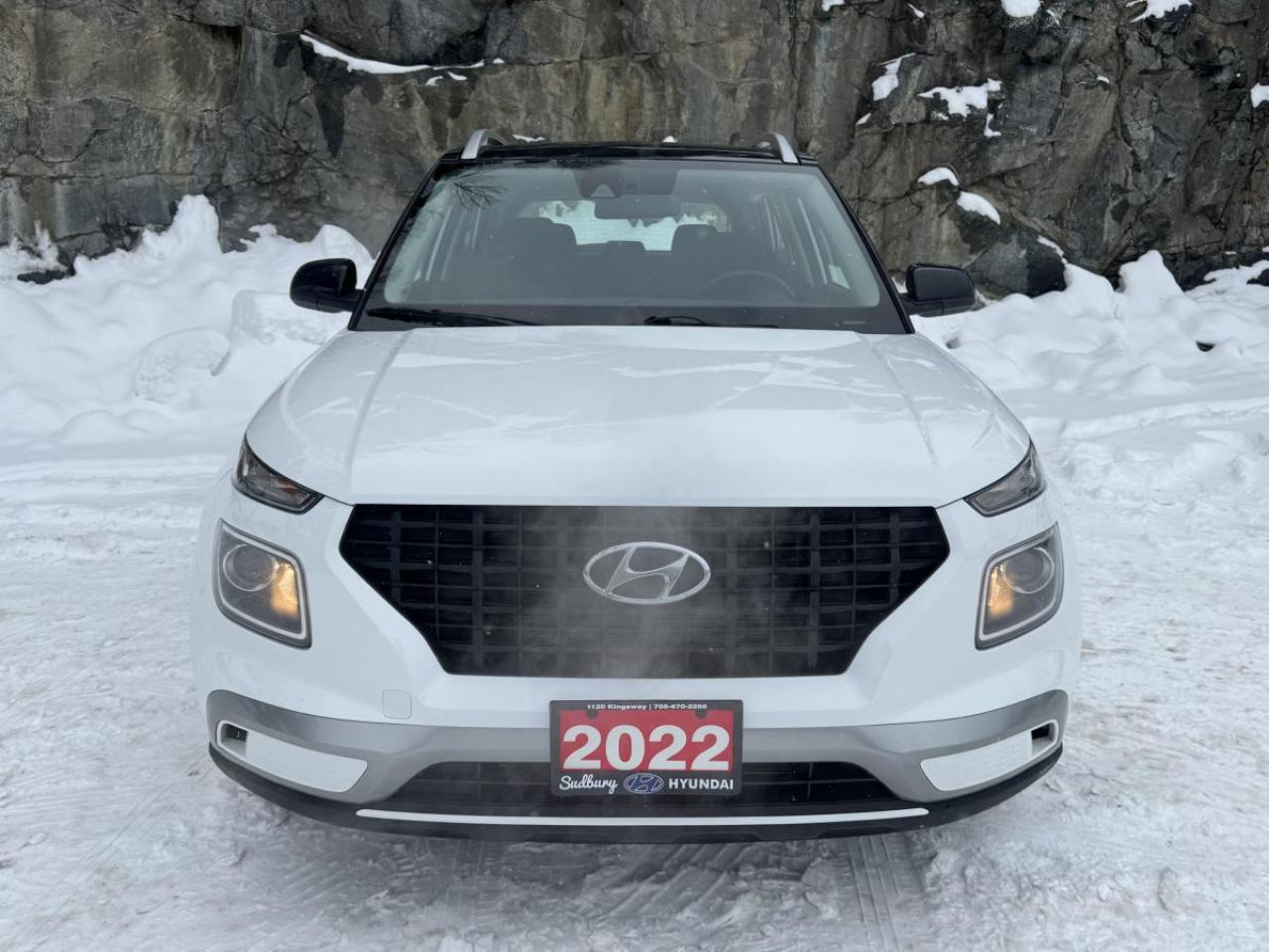 2022 Hyundai Venue Preferred IVT w/Two-Tone Photo2