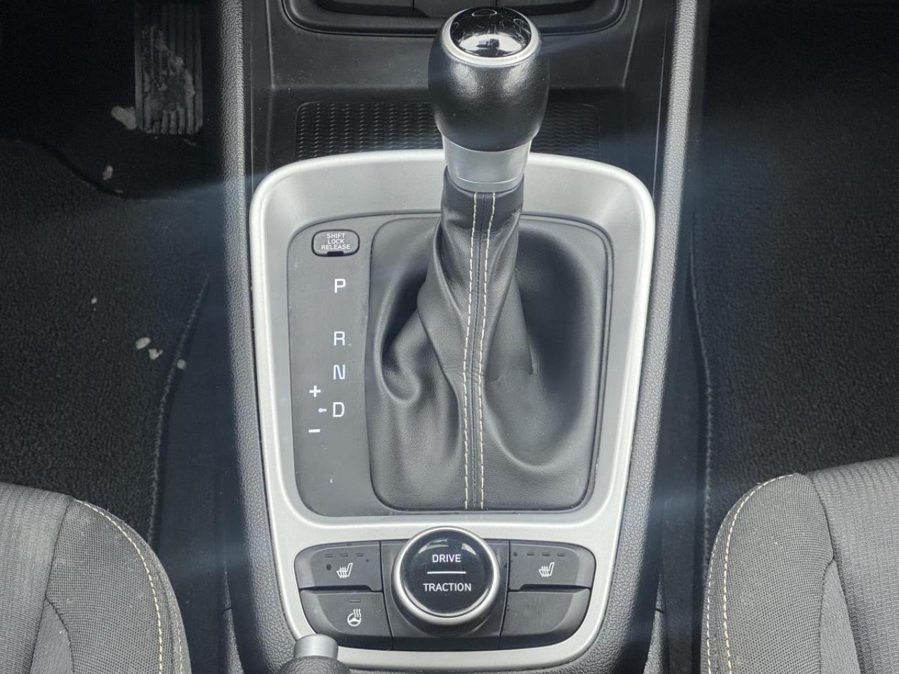 2022 Hyundai Venue Preferred IVT w/Two-Tone Photo