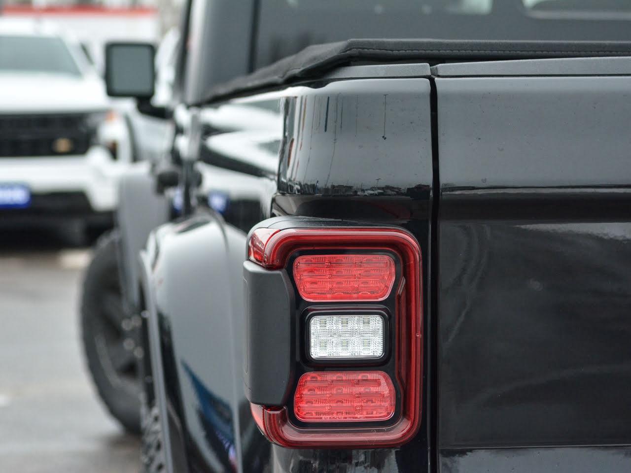 2022 Jeep Gladiator Sport S Photo