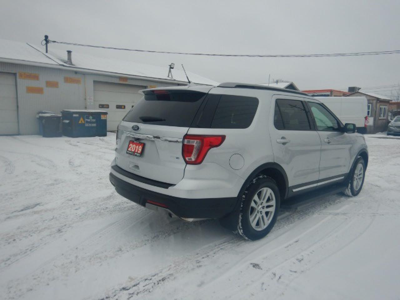2019 Ford Explorer XLT Photo4