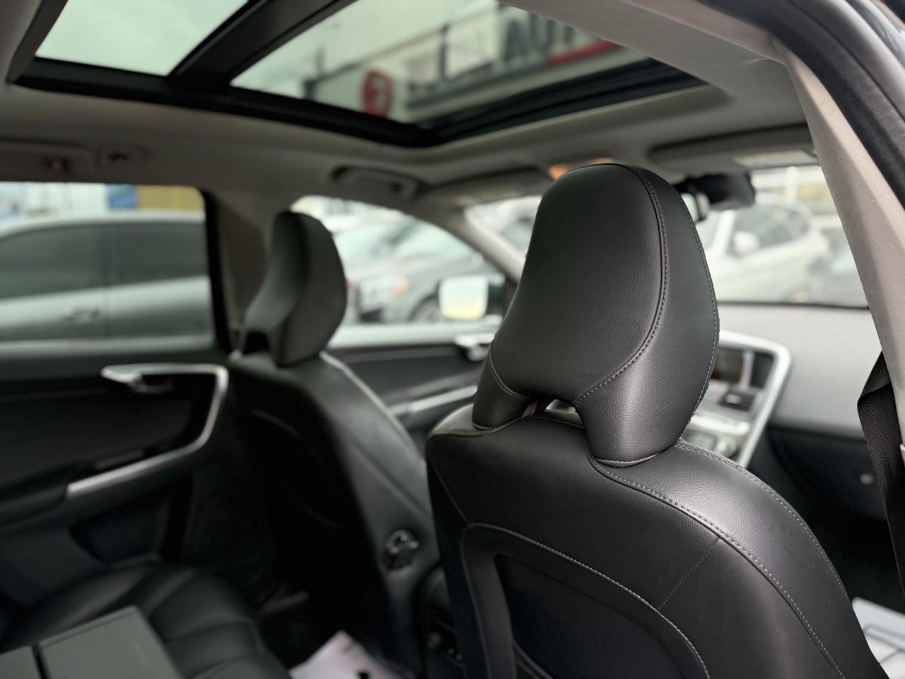 2015 Volvo XC60 T5 PREMIER PLUS | PANO | BACK UP CAMERA Photo