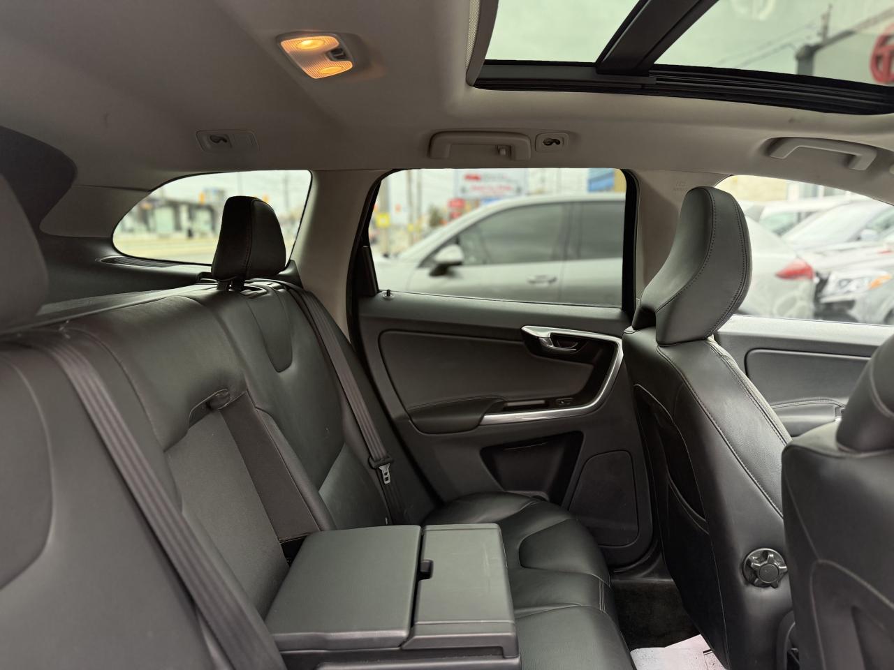 2015 Volvo XC60 T5 PREMIER PLUS | PANO | BACK UP CAMERA Photo