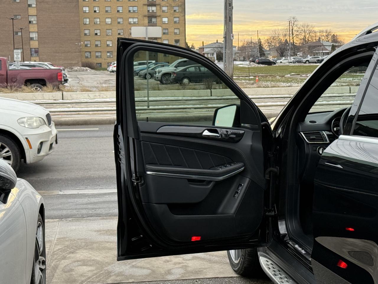 2015 Mercedes-Benz GL-Class GL550 //AMG PKG | PANO | REAR TVS | 360 CAMERA Photo