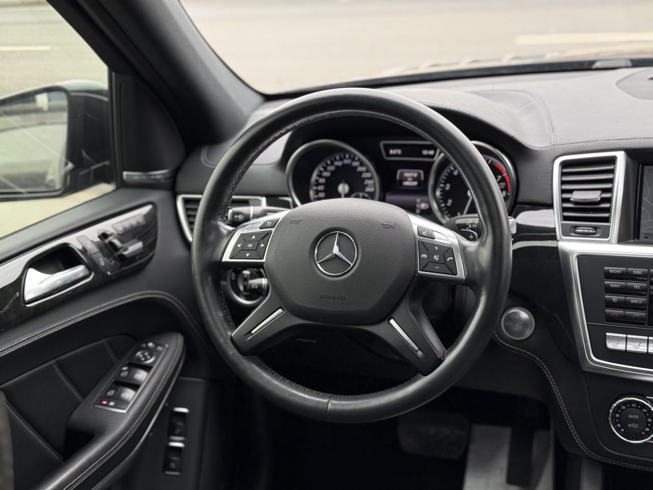 2015 Mercedes-Benz GL-Class GL550 //AMG PKG | PANO | REAR TVS | 360 CAMERA Photo