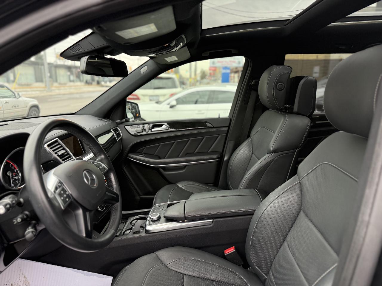 2015 Mercedes-Benz GL-Class GL550 //AMG PKG | PANO | REAR TVS | 360 CAMERA Photo