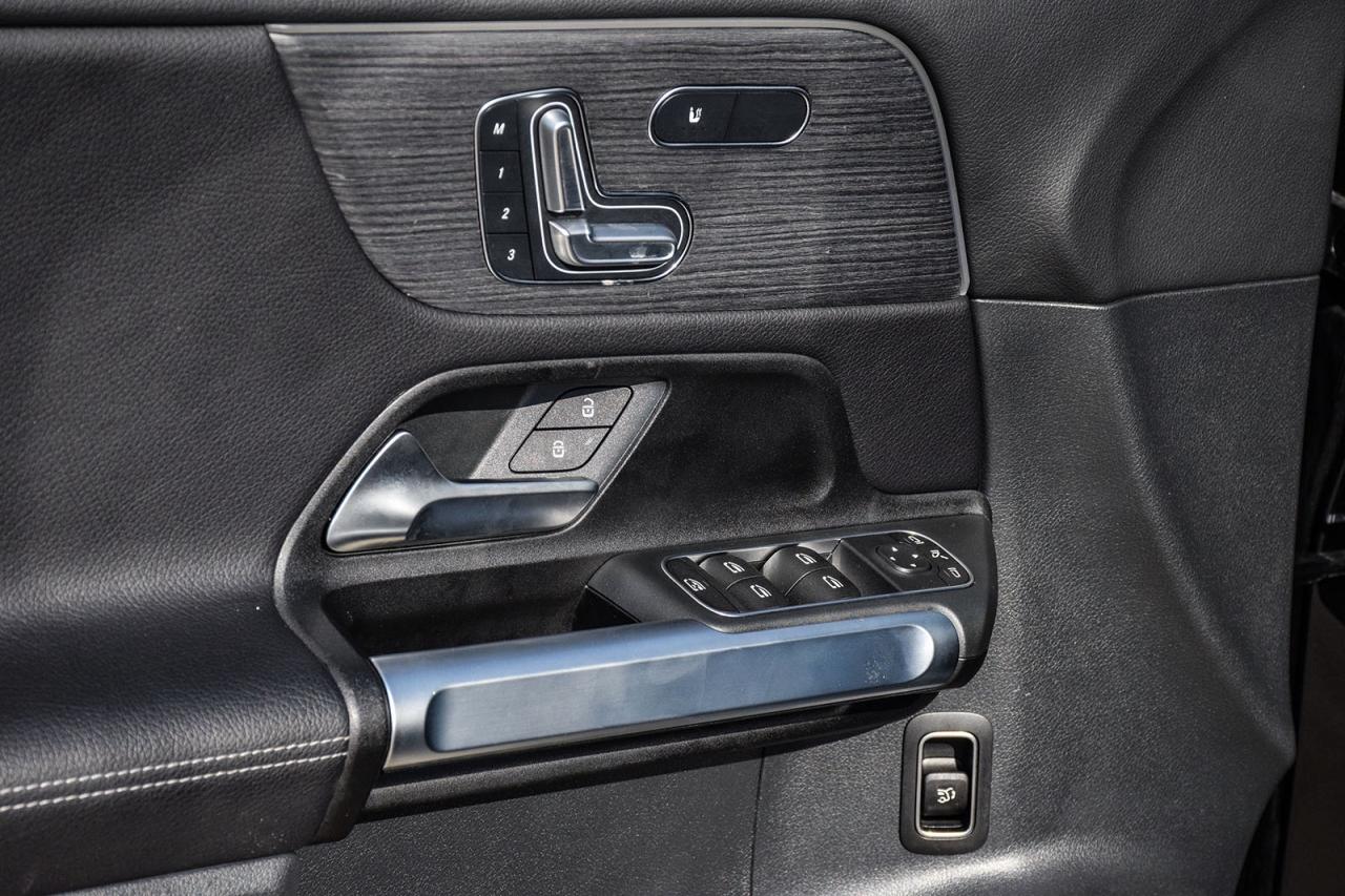 2023 Mercedes-Benz GLB-Class GLB 250 4MATIC NO ACCIDENT DIGITAL DASH PANO ROOF Photo