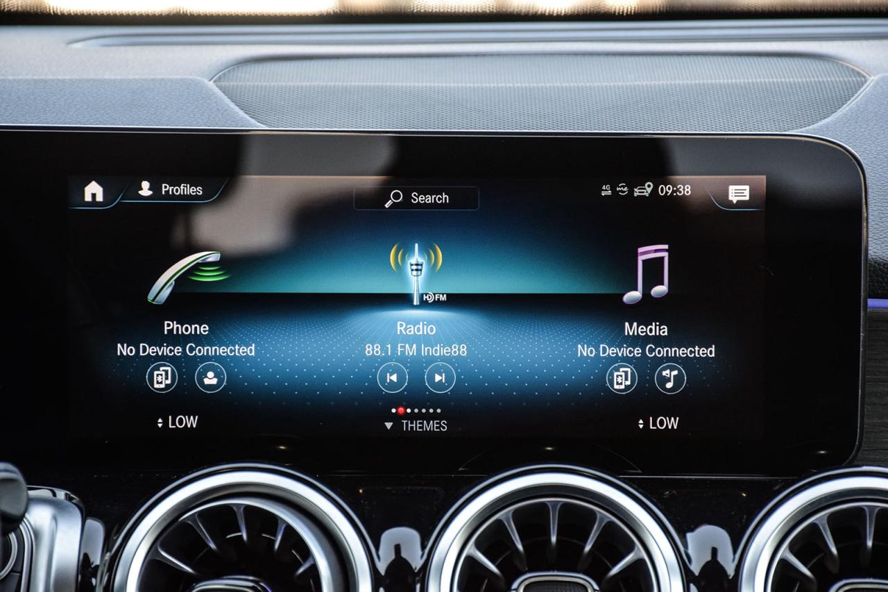 2023 Mercedes-Benz GLB-Class GLB 250 4MATIC NO ACCIDENT DIGITAL DASH PANO ROOF Photo