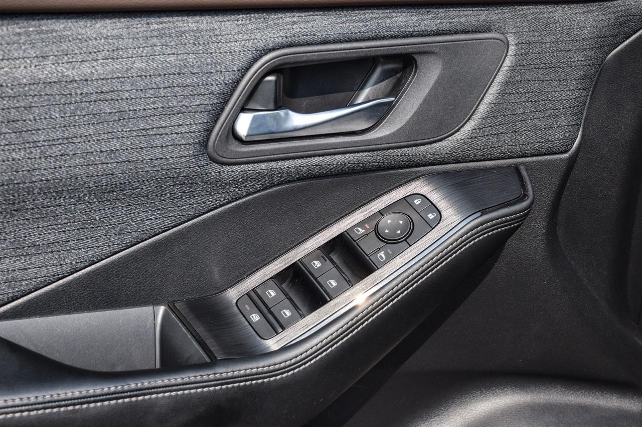 2023 Nissan Rogue SV NO ACCIDENTS PANO ROOF BLINDSPOT MONITOR Photo