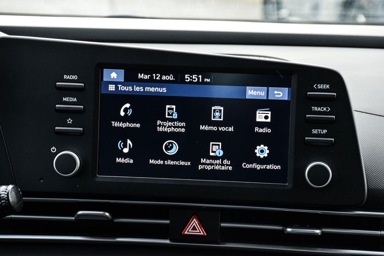 2024 Hyundai Elantra ESSENTIAL / NO ACCIDENTS / CARPLAY / BACKUP CAMERA Photo