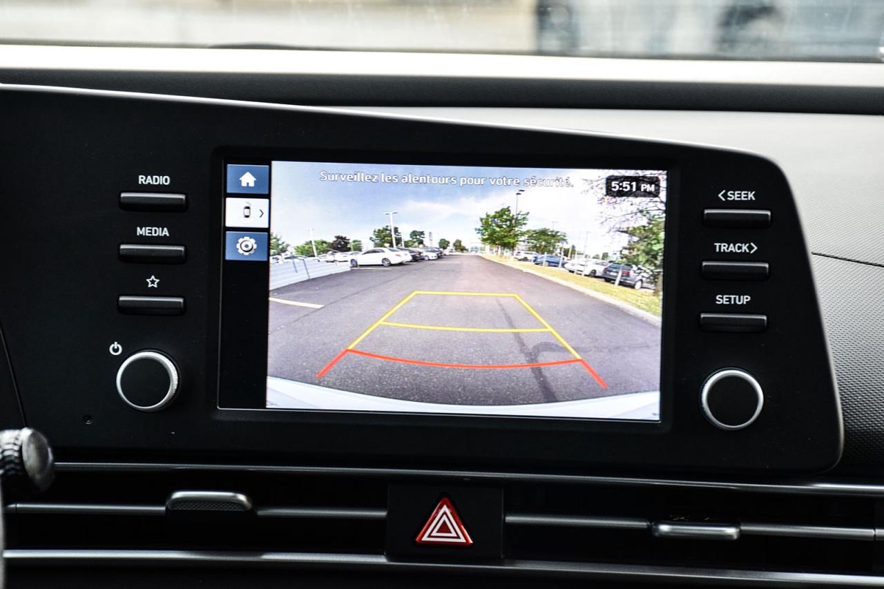 2024 Hyundai Elantra ESSENTIAL / NO ACCIDENTS / CARPLAY / BACKUP CAMERA Photo
