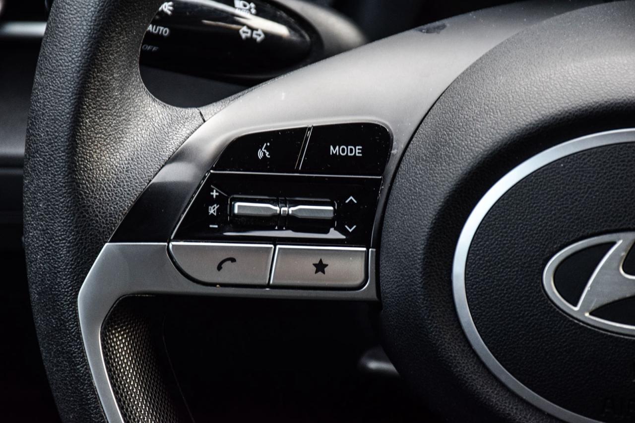 2024 Hyundai Elantra ESSENTIAL / NO ACCIDENTS / CARPLAY / BACKUP CAMERA Photo