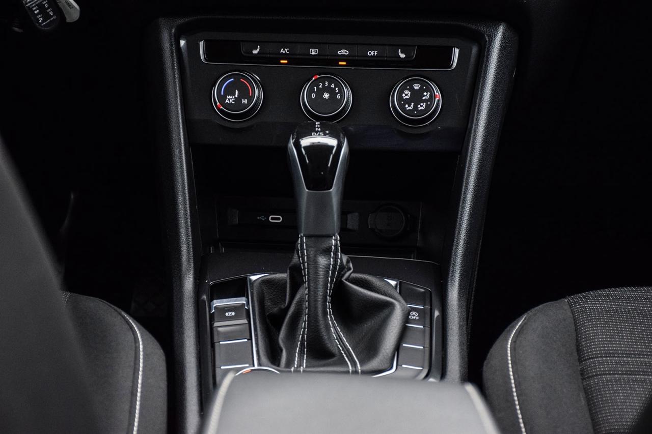 2022 Volkswagen Tiguan TRENDLINE NO ACCIDENT 7 PASSENGER DIGITAL DASH Photo