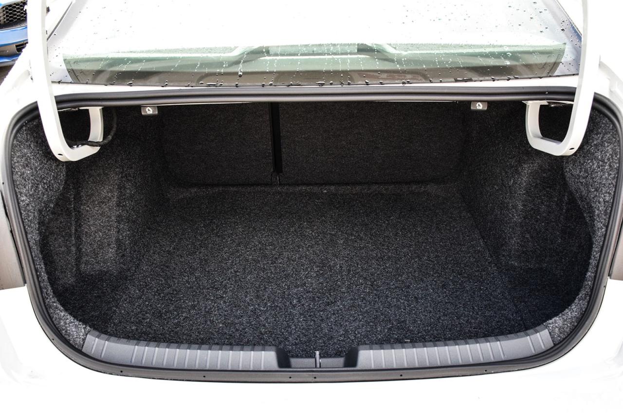 2025 Volkswagen Jetta COMFORTLINE SPORTS PKG / CLEAN CARFAX / SUNROOF Photo