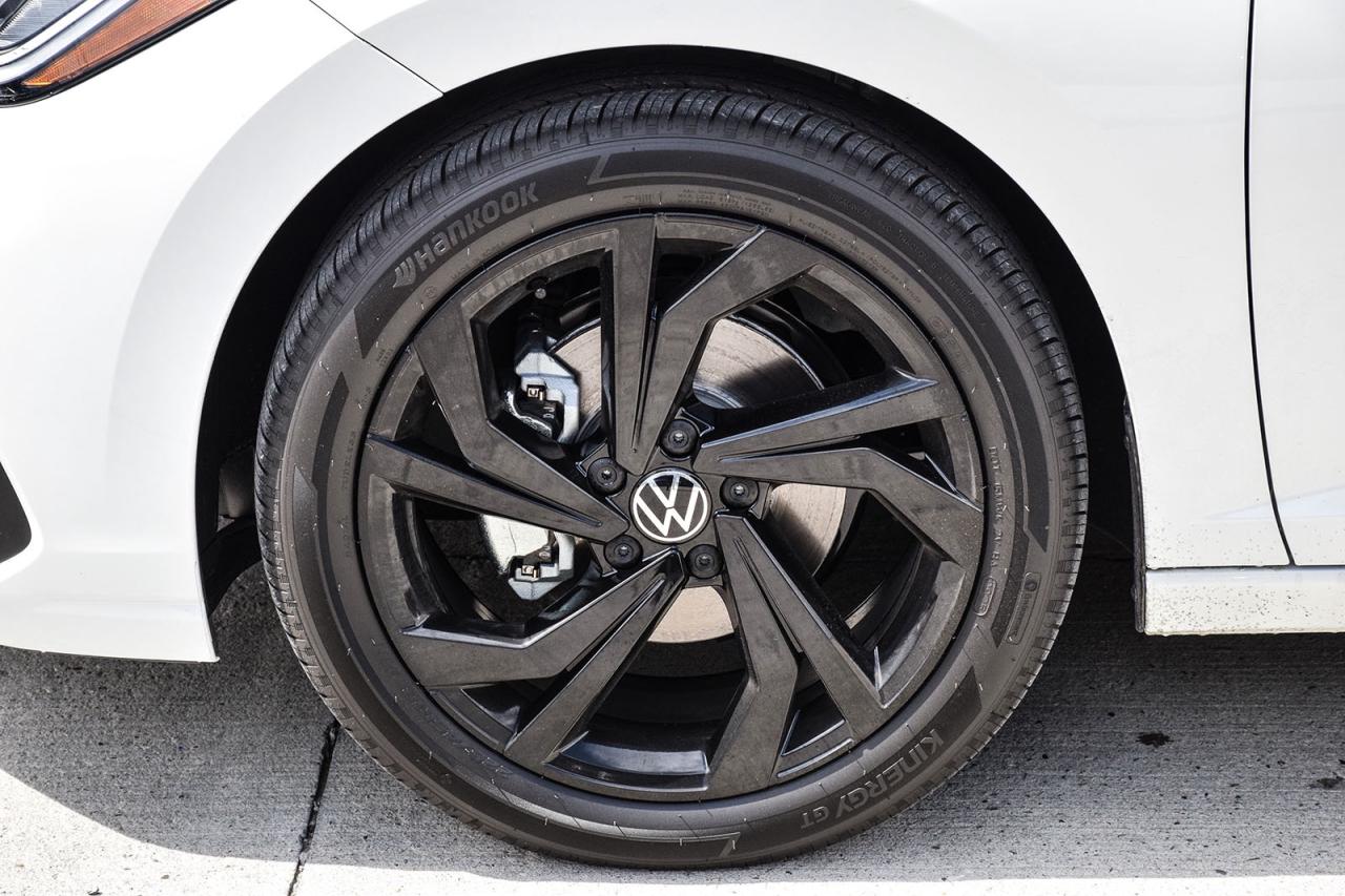 2025 Volkswagen Jetta COMFORTLINE SPORTS PKG / CLEAN CARFAX / SUNROOF Photo