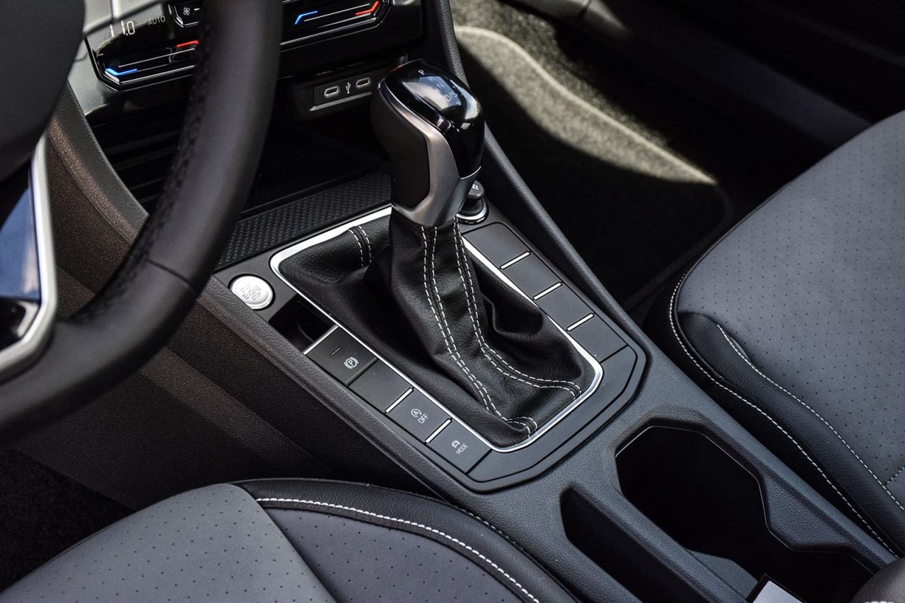 2025 Volkswagen Jetta COMFORTLINE SPORTS PKG / CLEAN CARFAX / SUNROOF Photo